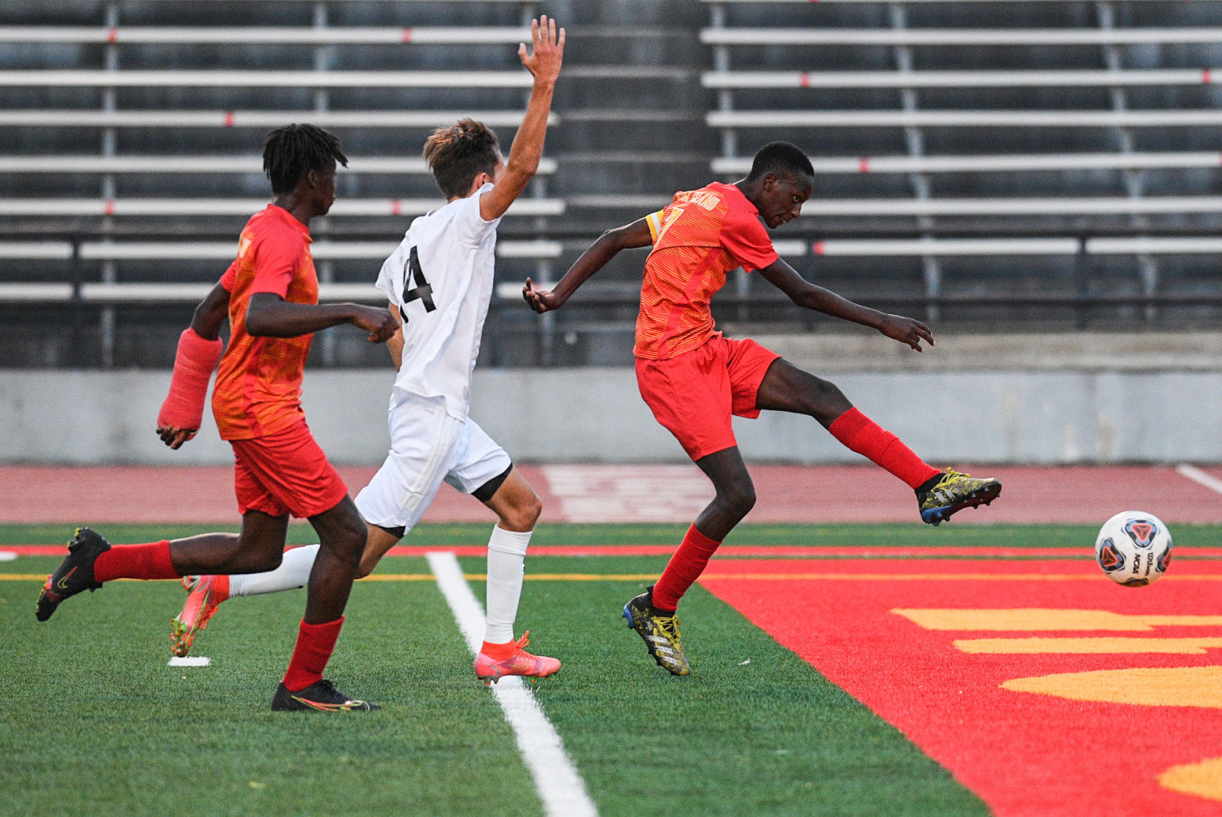 092121-qc-spt-uths-ri-soccer-034
